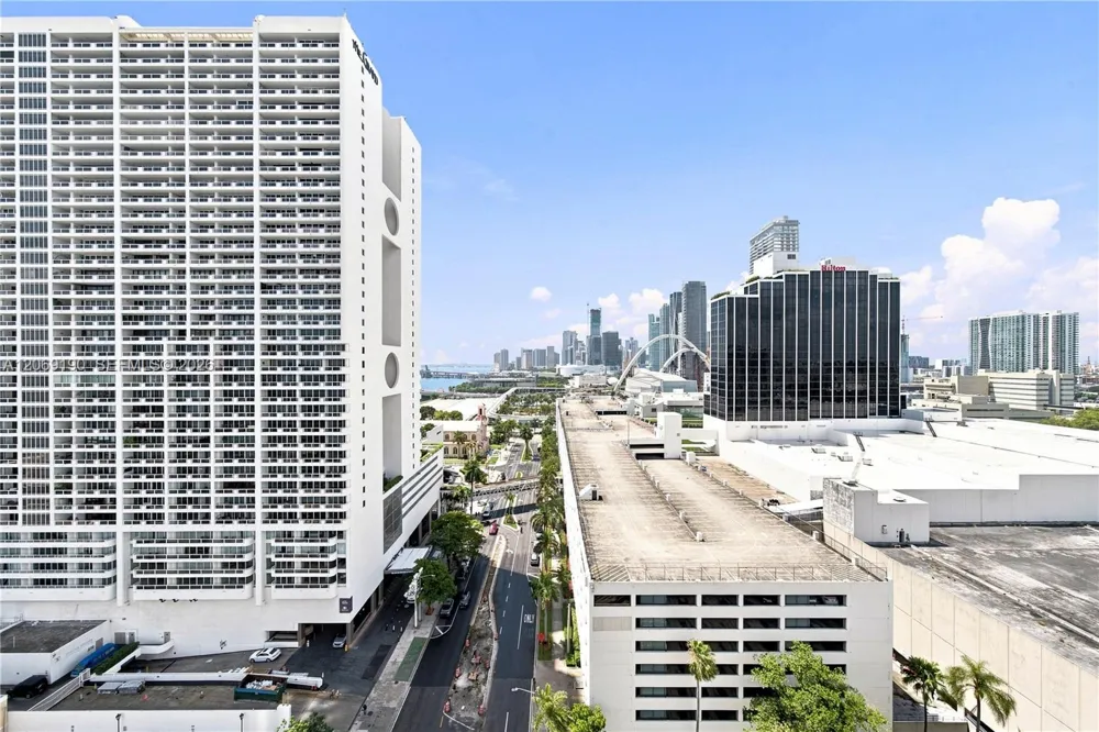 1750 Bayshore Dr #1912 Miami, FL 33132