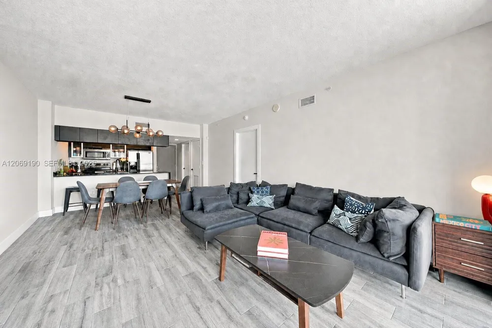 1750 Bayshore Dr #1912 Miami, FL 33132