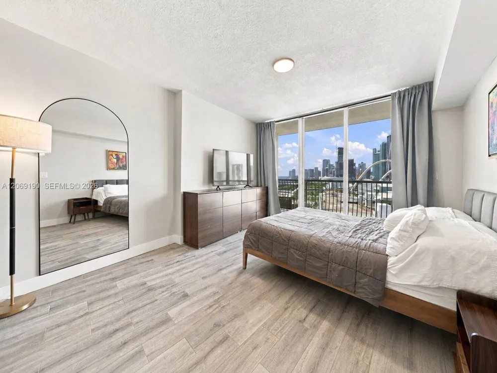 1750 Bayshore Dr #1912 Miami, FL 33132