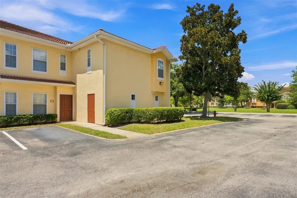 12307 LANTANA PARK LANE #112 Orlando, FL 32837