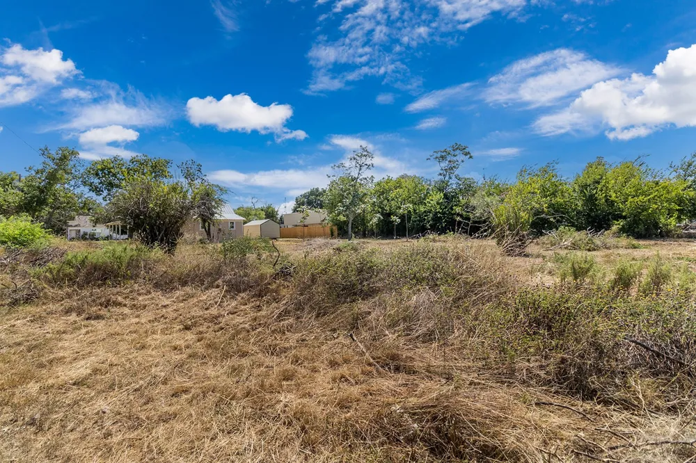 900 S Walnut Brady, TX 76825