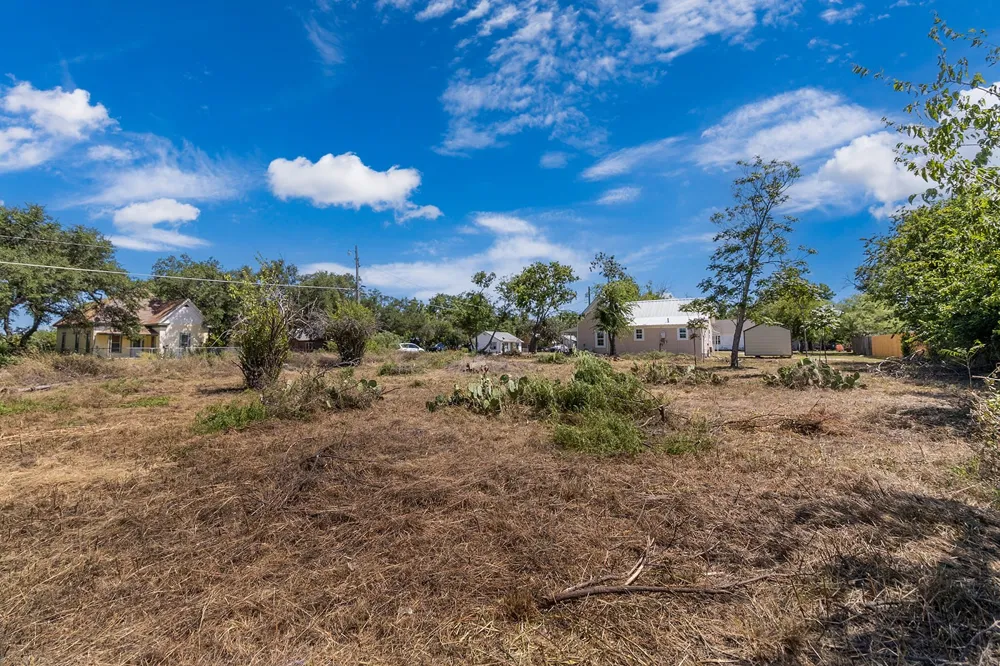 900 S Walnut Brady, TX 76825