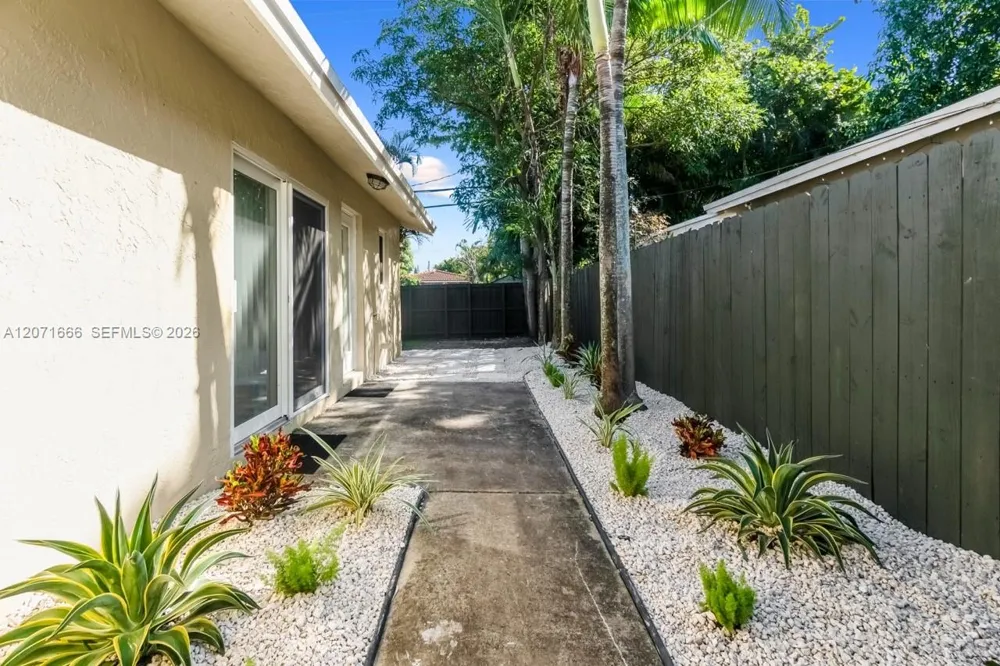 1428 NE 2ND AVE #1 Fort Lauderdale, FL 33304