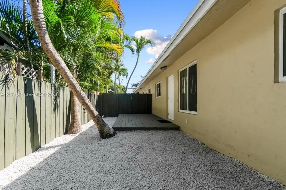 1428 NE 2ND AVE #1 Fort Lauderdale, FL 33304