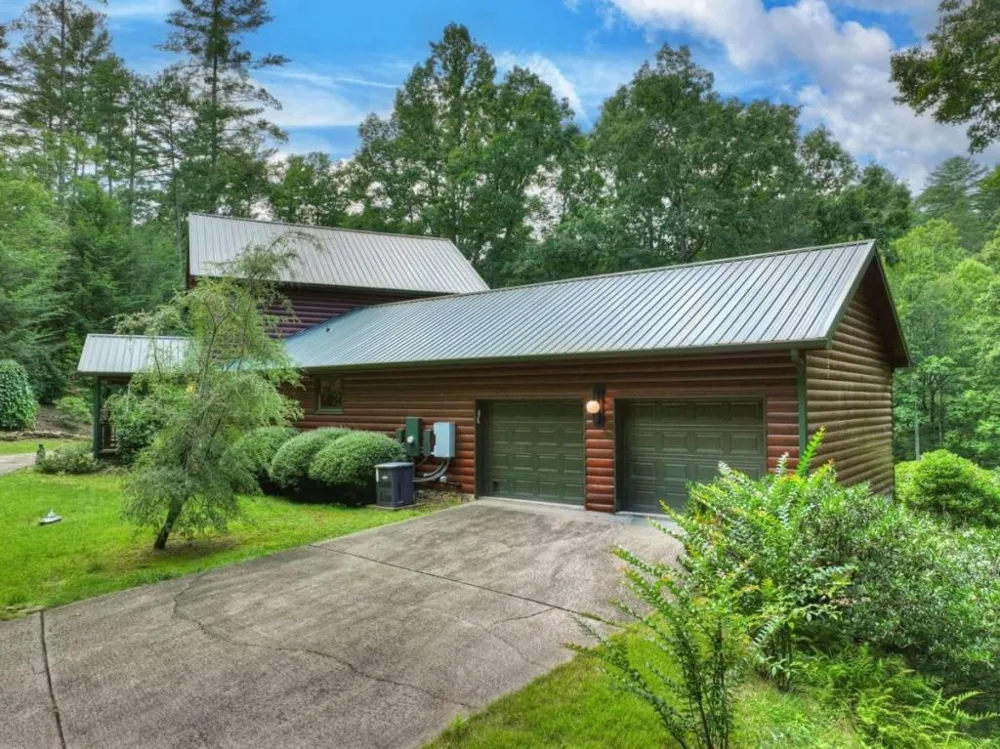 20 Bear Trail Ellijay, GA 30540