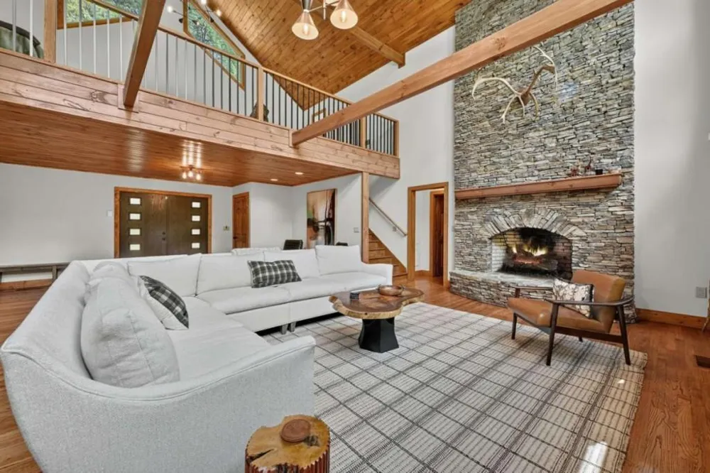 20 Bear Trail Ellijay, GA 30540