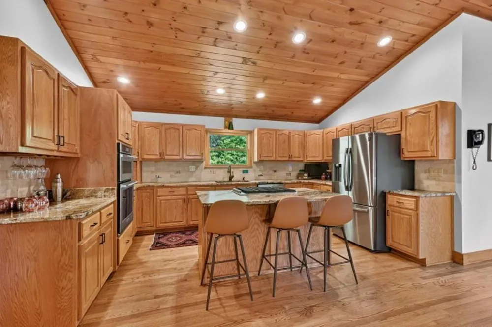 20 Bear Trail Ellijay, GA 30540