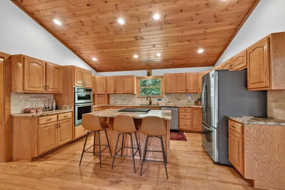 20 Bear Trail Ellijay, GA 30540