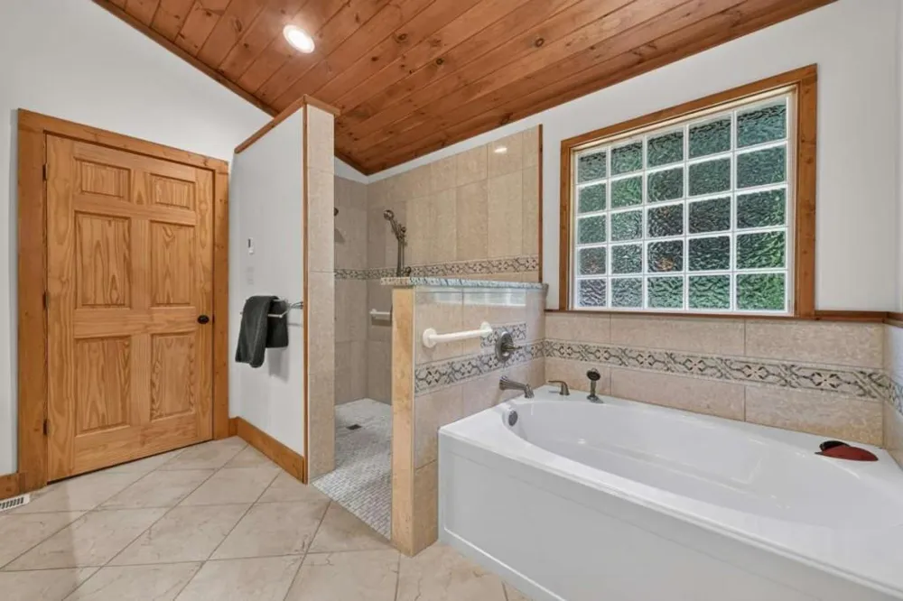 20 Bear Trail Ellijay, GA 30540