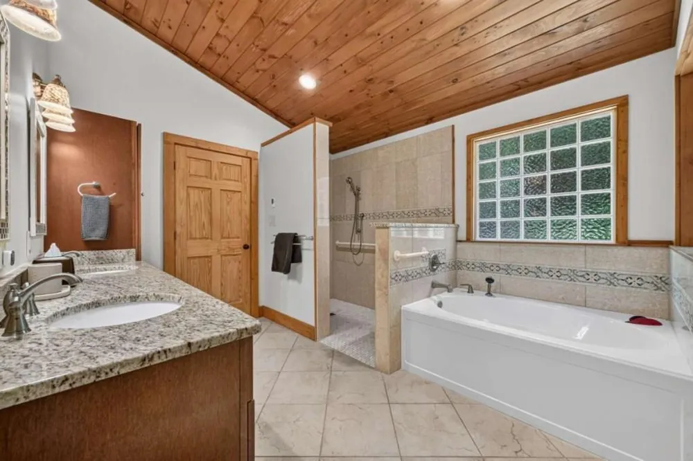 20 Bear Trail Ellijay, GA 30540