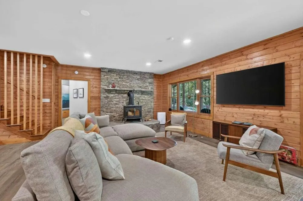 20 Bear Trail Ellijay, GA 30540