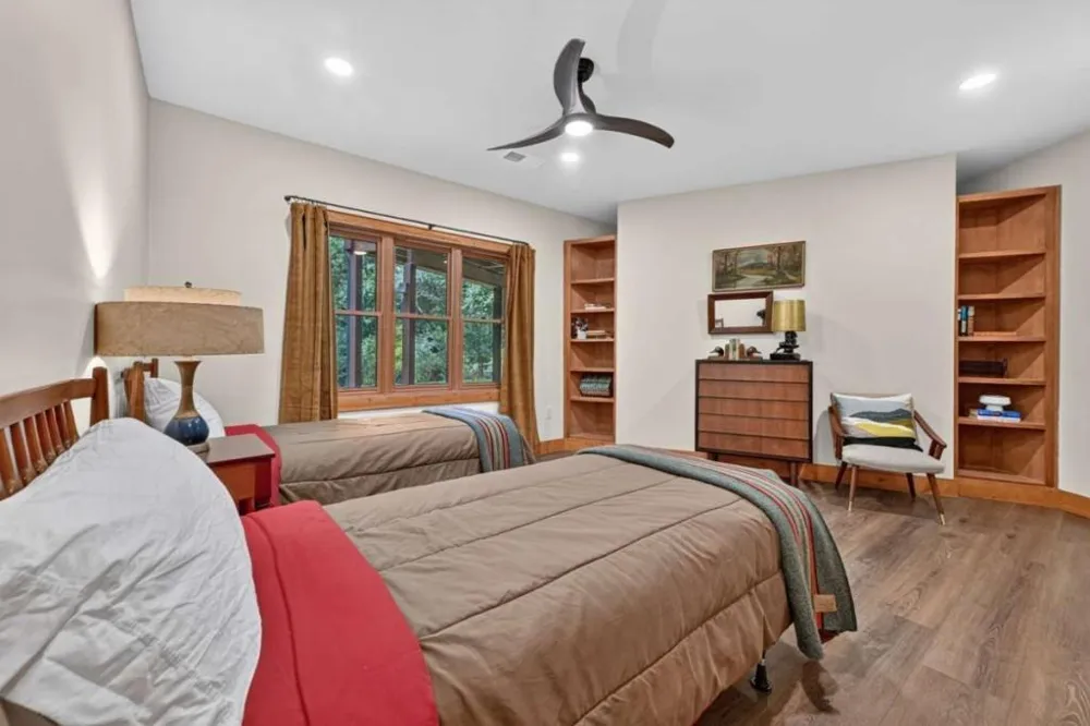 20 Bear Trail Ellijay, GA 30540