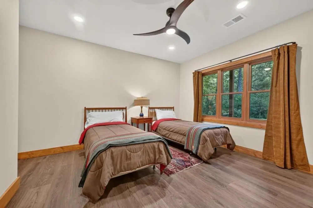 20 Bear Trail Ellijay, GA 30540