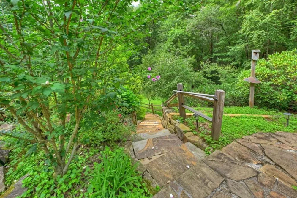 20 Bear Trail Ellijay, GA 30540