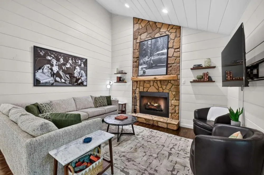 20 Bear Trail Ellijay, GA 30540