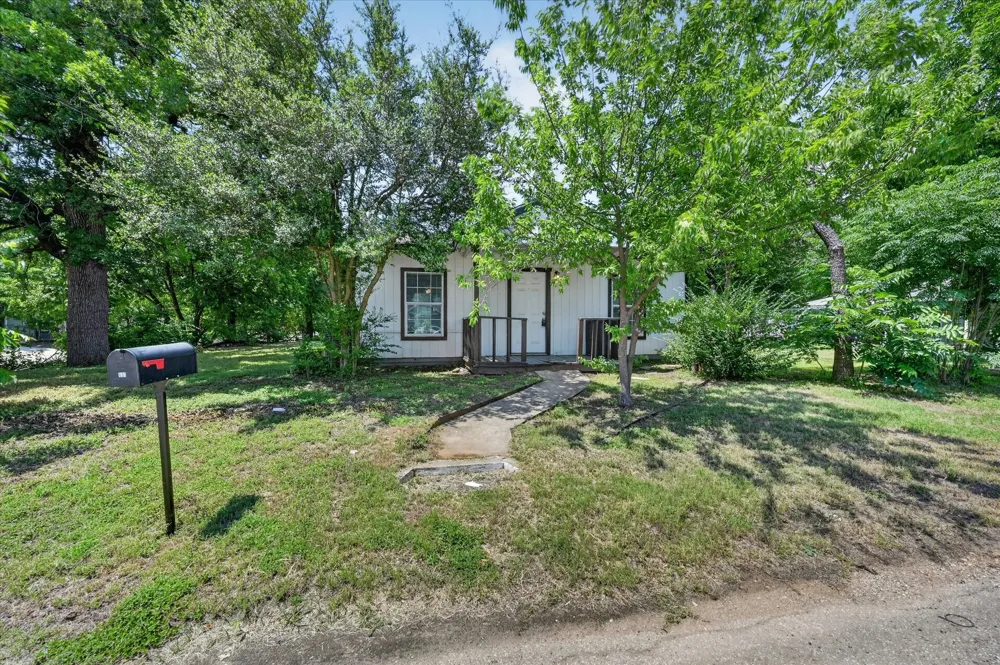 601 Royal Street Cleburne, TX 76031