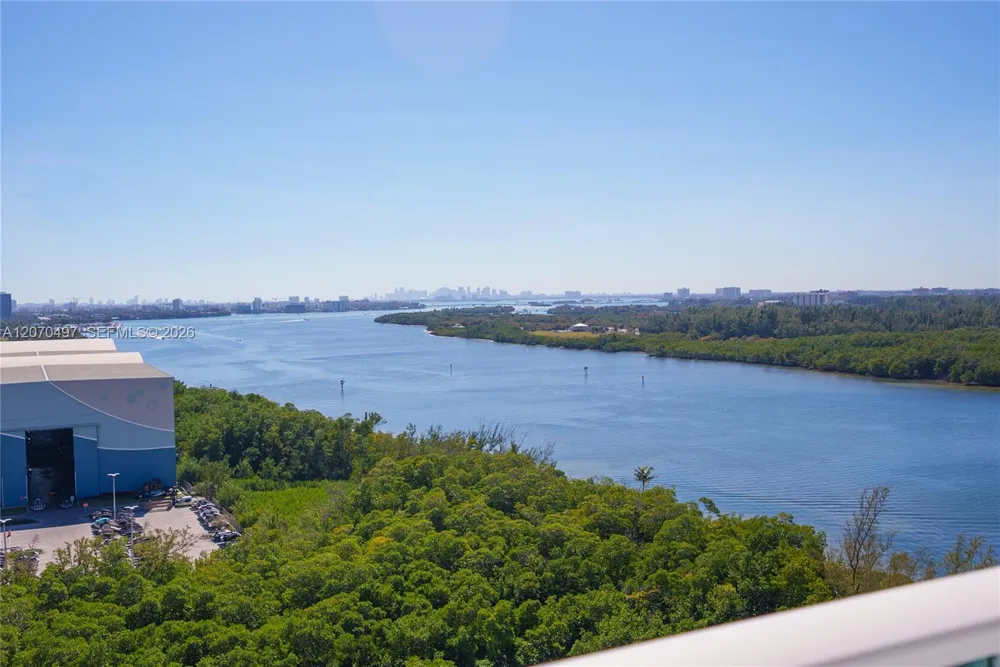 100 Bayview Dr #1626 Sunny Isles Beach, FL 33160