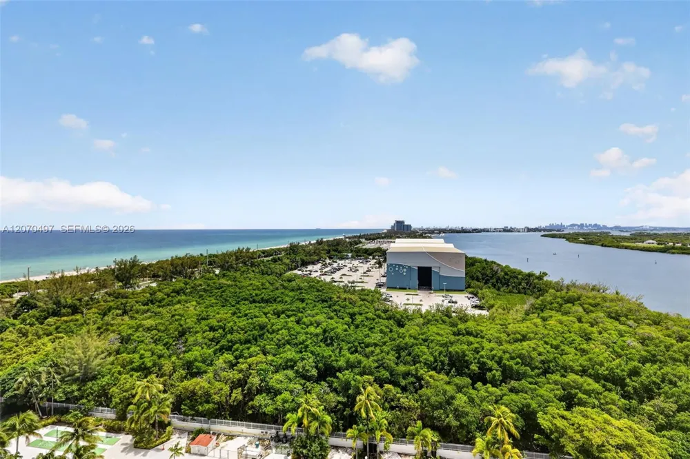 100 Bayview Dr #1626 Sunny Isles Beach, FL 33160