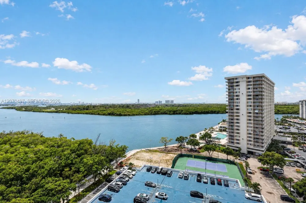 100 Bayview Dr #1626 Sunny Isles Beach, FL 33160