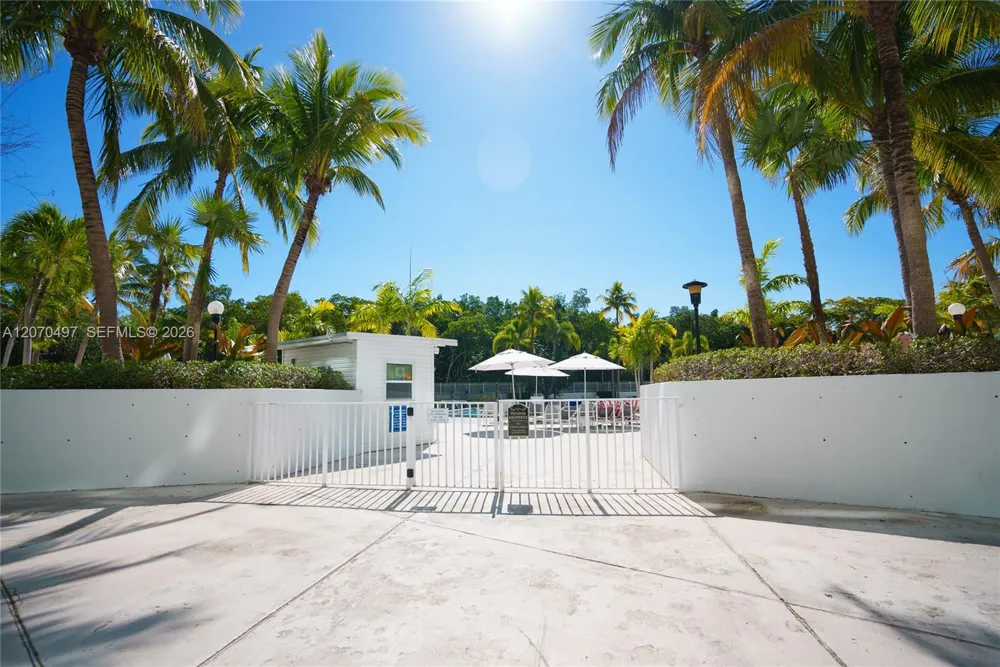 100 Bayview Dr #1626 Sunny Isles Beach, FL 33160