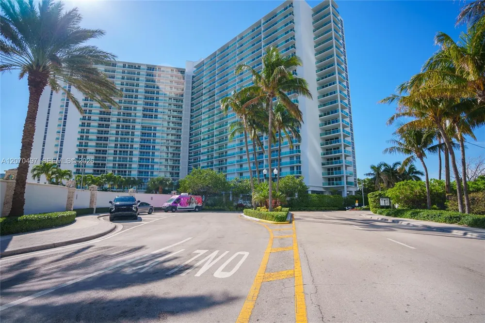 100 Bayview Dr #1626 Sunny Isles Beach, FL 33160
