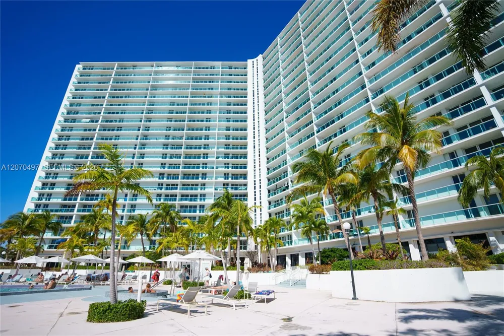 100 Bayview Dr #1626 Sunny Isles Beach, FL 33160
