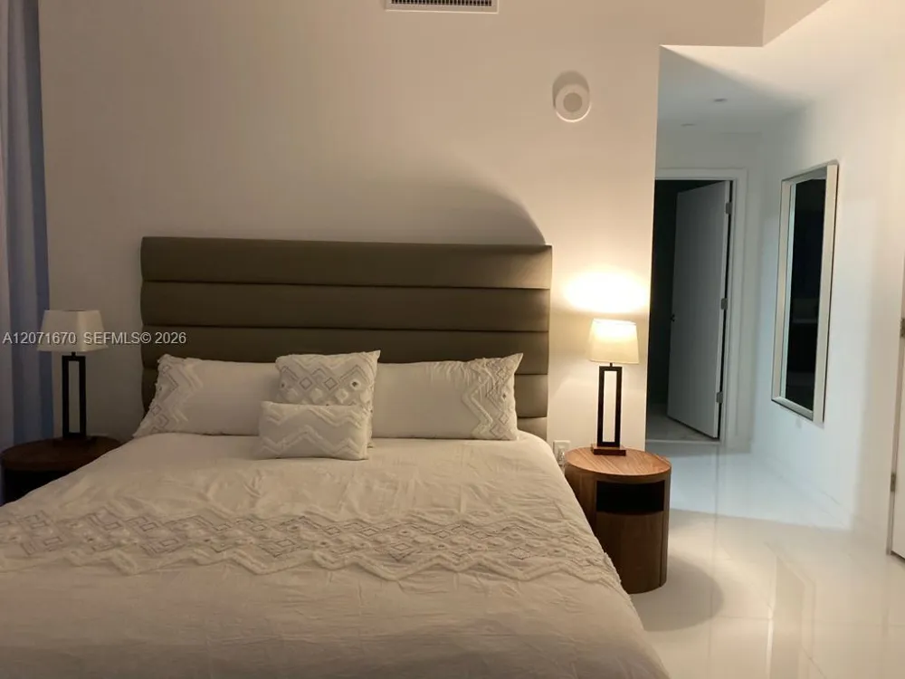 851 NE 1st Ave #2501 Miami, FL 33132