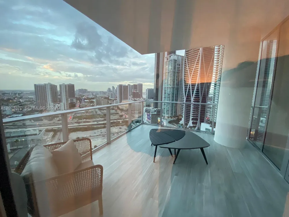 851 NE 1st Ave #2501 Miami, FL 33132
