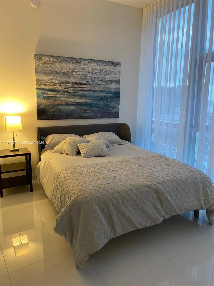 851 NE 1st Ave #2501 Miami, FL 33132