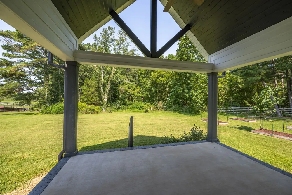 1624 Porter Rd Burns, TN 37029