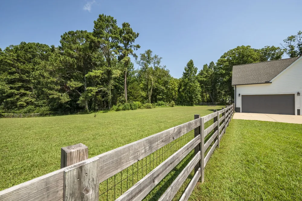 1624 Porter Rd Burns, TN 37029