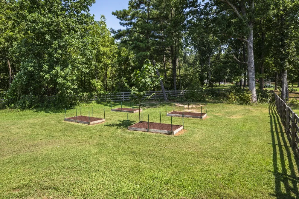 1624 Porter Rd Burns, TN 37029