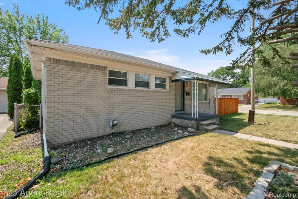 24610 Adlai Avenue Eastpointe City, MI 48021
