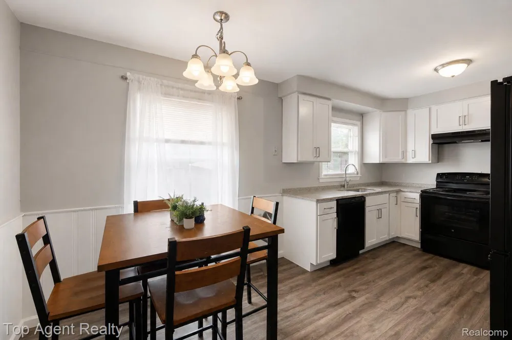 24610 Adlai Avenue Eastpointe City, MI 48021