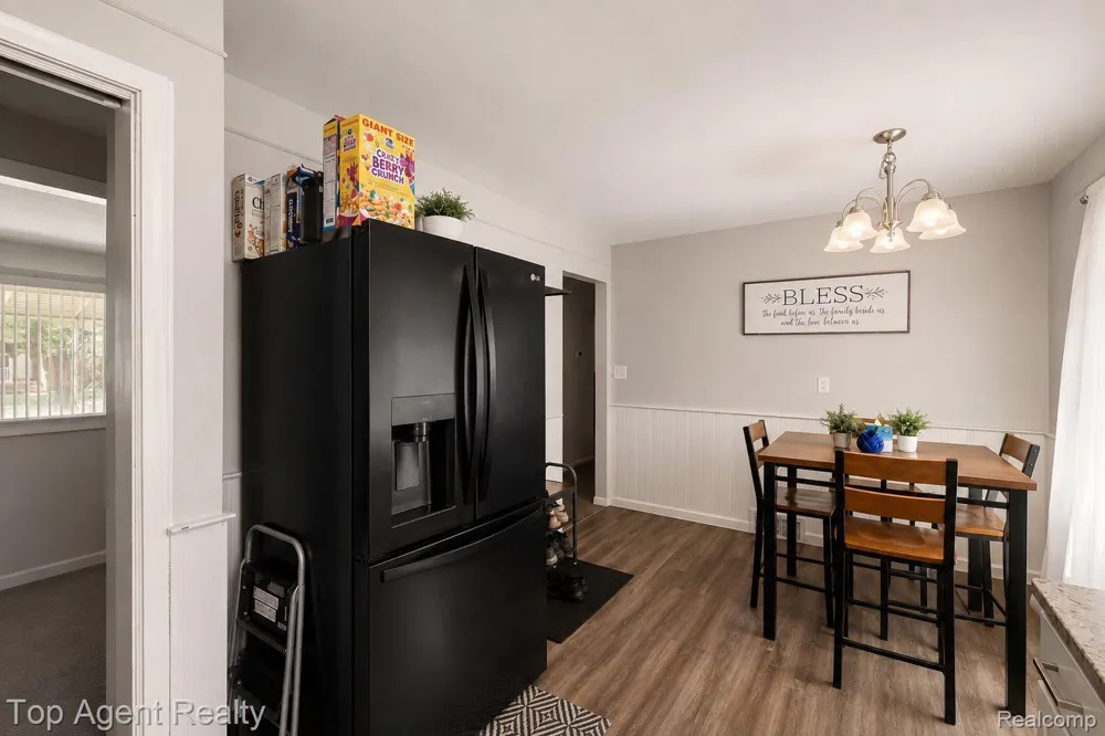 24610 Adlai Avenue Eastpointe City, MI 48021