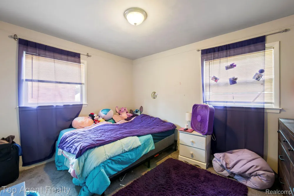 24610 Adlai Avenue Eastpointe City, MI 48021