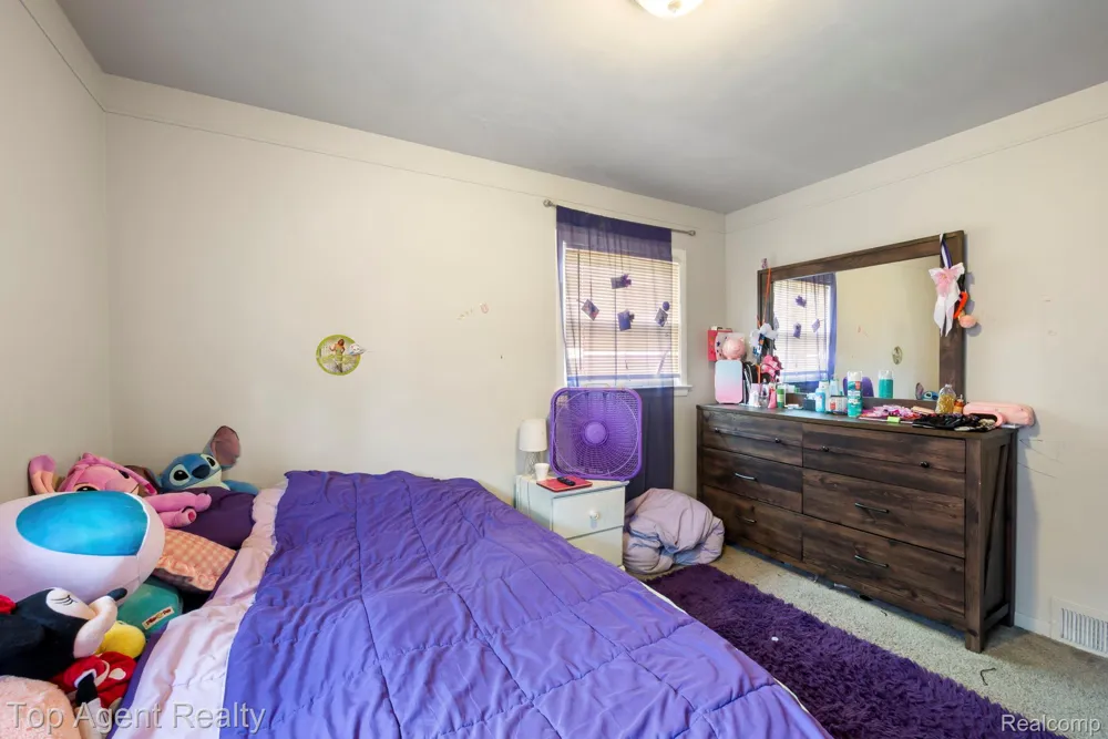 24610 Adlai Avenue Eastpointe City, MI 48021