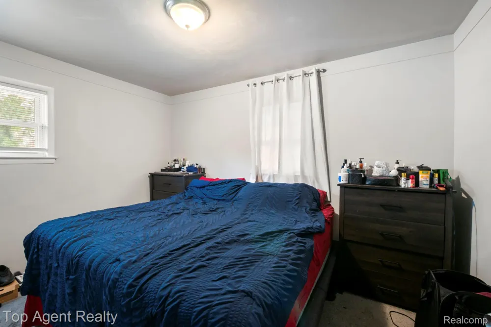 24610 Adlai Avenue Eastpointe City, MI 48021