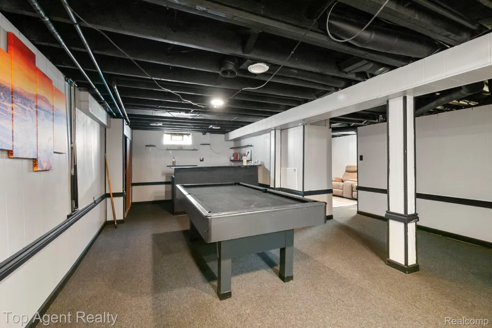 24610 Adlai Avenue Eastpointe City, MI 48021