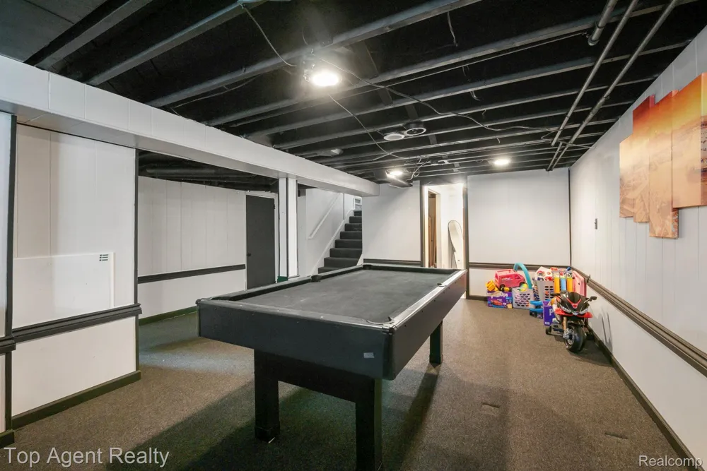 24610 Adlai Avenue Eastpointe City, MI 48021