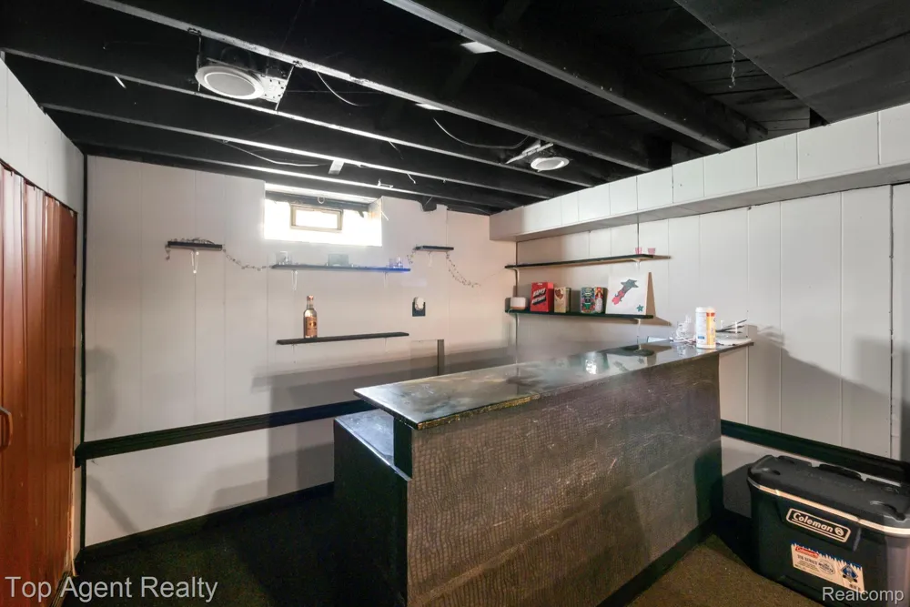 24610 Adlai Avenue Eastpointe City, MI 48021