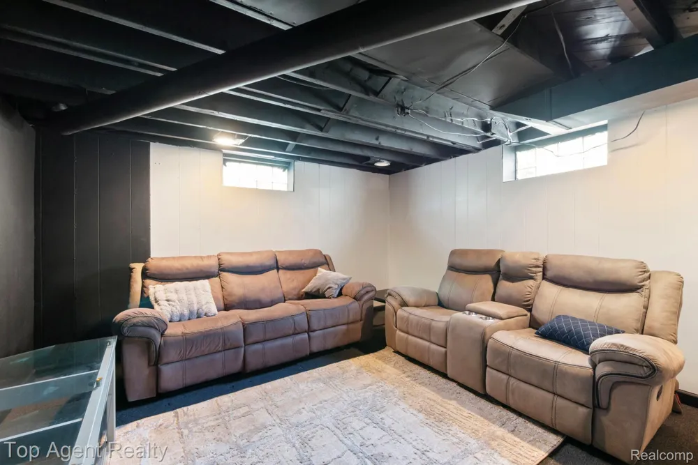 24610 Adlai Avenue Eastpointe City, MI 48021