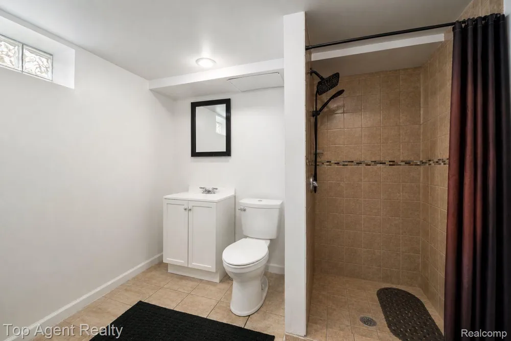 24610 Adlai Avenue Eastpointe City, MI 48021