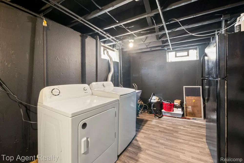 24610 Adlai Avenue Eastpointe City, MI 48021