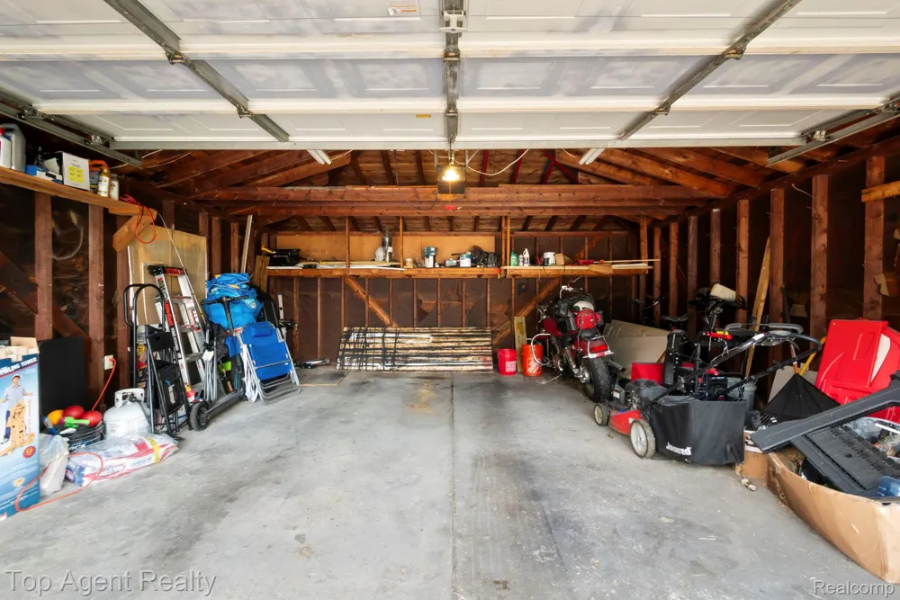 24610 Adlai Avenue Eastpointe City, MI 48021