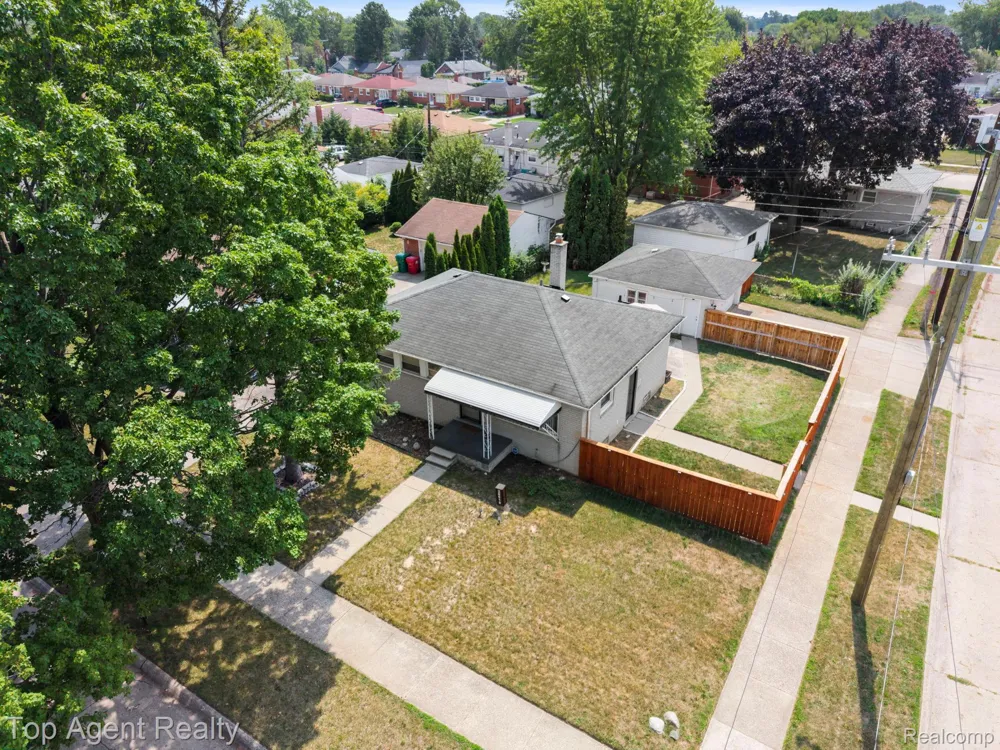24610 Adlai Avenue Eastpointe City, MI 48021
