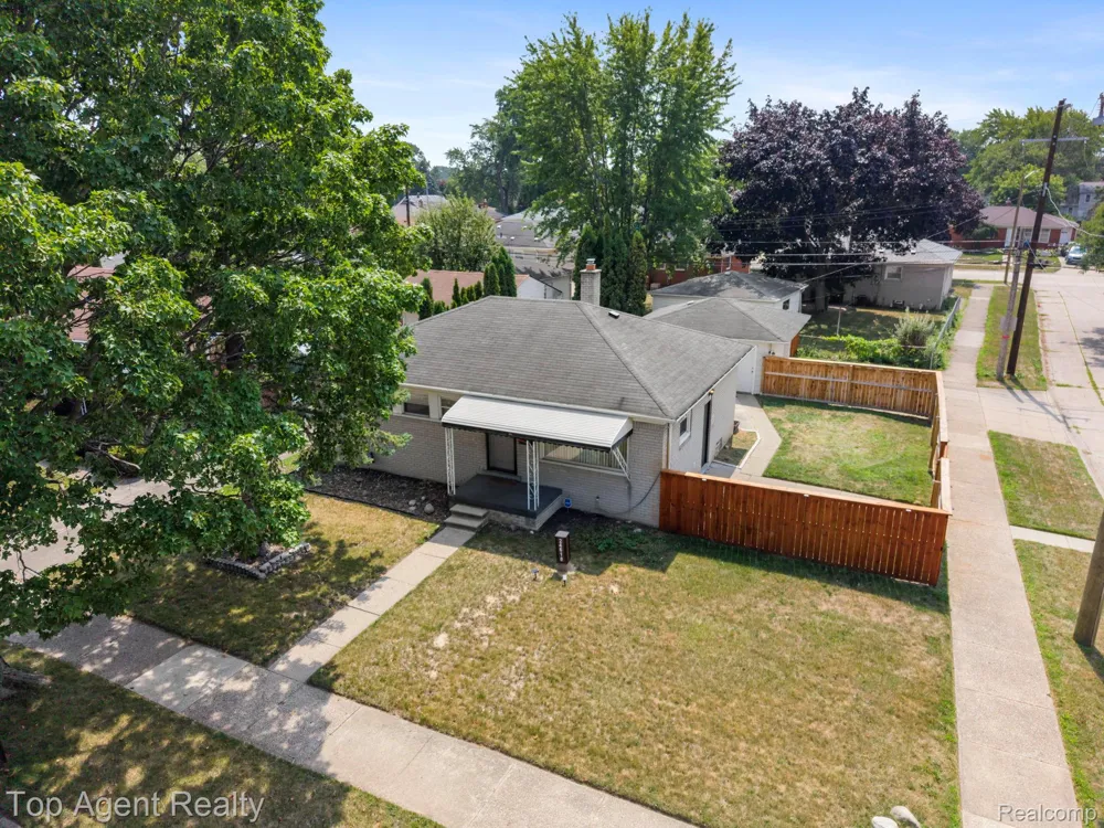 24610 Adlai Avenue Eastpointe City, MI 48021