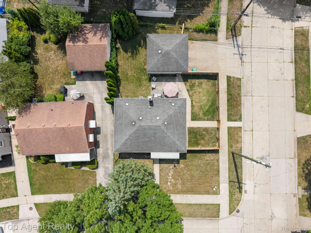 24610 Adlai Avenue Eastpointe City, MI 48021