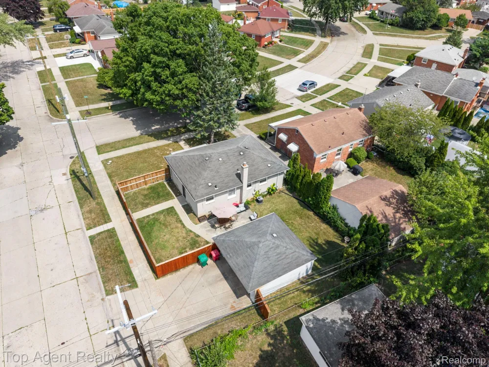 24610 Adlai Avenue Eastpointe City, MI 48021