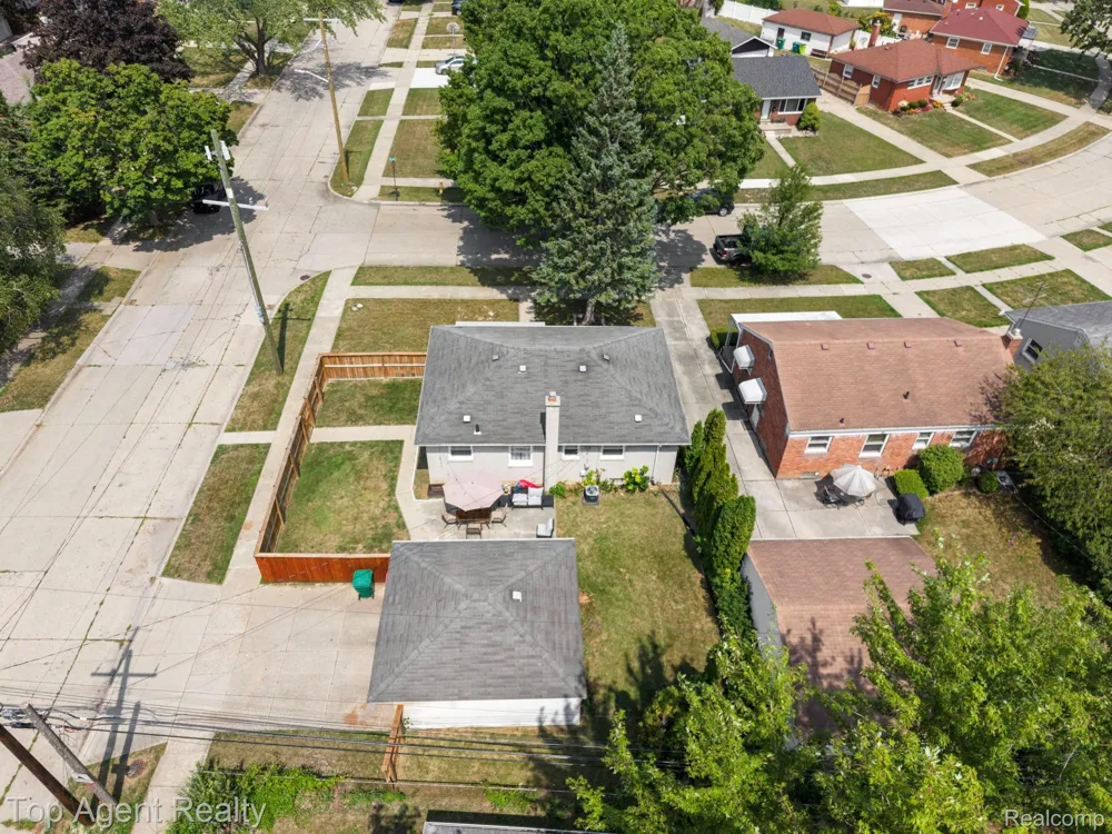 24610 Adlai Avenue Eastpointe City, MI 48021